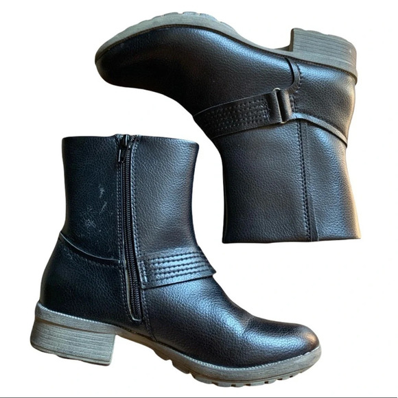 Clarks • Riddle Wonder Ankle Boots - Picture 3 of 9